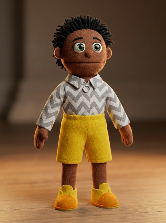 Pietro, boneco de camisa cinza e shorts amarelo